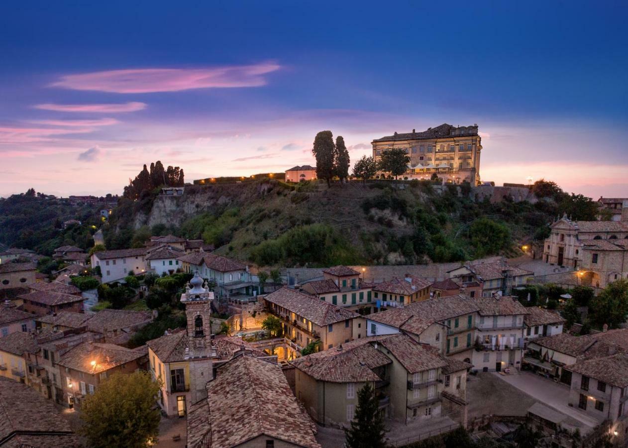 Il Cortile Di San Michele Bed & Breakfast Guarene Екстериор снимка