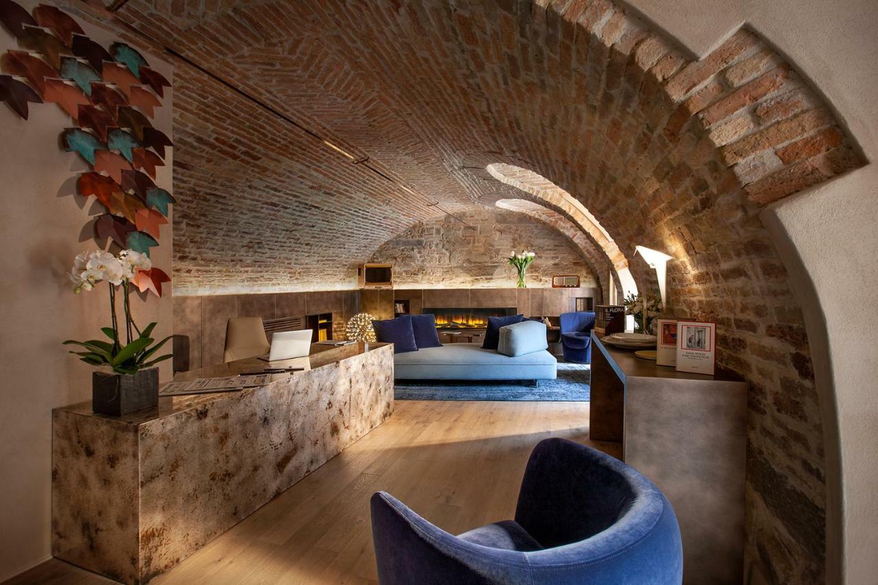 Il Cortile Di San Michele Bed & Breakfast Guarene Екстериор снимка